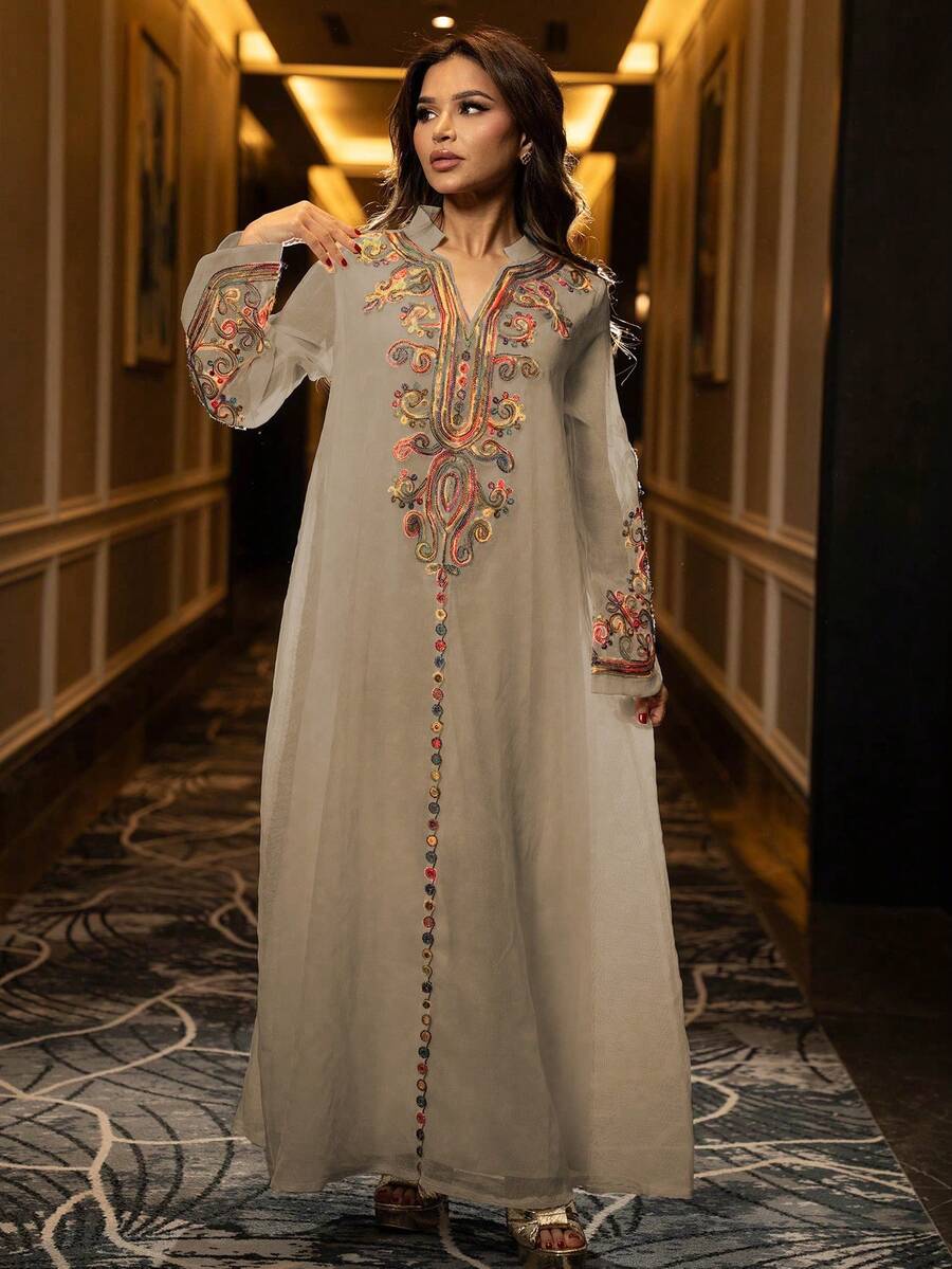 SHEIN Najma 优雅刺绣缺口领喇叭袖女式连衣裙 - 卡其色 - 查看 1