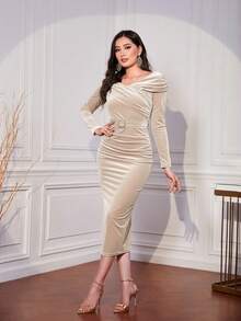 Modelyn Đầm dạ hội dài, kiểu dáng ôm sát, xẻ lưng, chất liệu nhung, có thắt lưng. - Màu be - Xem 5