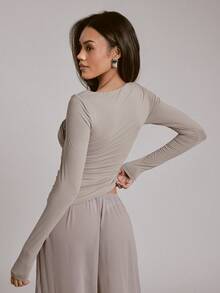 Hauture Áo thun dài tay nữ kiểu dáng đơn giản, gợi cảm, thích hợp mặc hàng ngày, khoét phía trước và nhún bèo bên hông. - Màu Xám nhạt - Xem 2