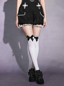 ROMWE Quần short họa tiết ren, mặt dây chuyền hình thánh giá bằng kim loại, kiểu dáng Gothic tối màu, họa tiết búp bê, phối ren, có đèn lồng. - màu đen - Xem 5