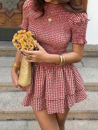 Sunnyshic Vestido corto de mujer con cuello de volantes a cuadros rojos, cintura elástica y bajo en línea A, estilo romántico de playa y resort, primavera/verano