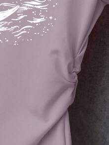 Resyla Áo Pullover nữ kiểu dáng thường ngày, hàng mới về mùa hè, thích hợp cho hoạt động ngoài trời, hẹn hò, thời trang đa năng, thiết kế ôm eo xếp ly, màu tím khói cao cấp, họa tiết in hình sao và trăng, áo thun nữ. - Màu tím - Xem 3