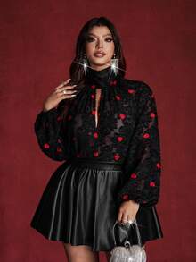 Viva Relle 大码优雅镂空心形刺绣领衬衫 - 黑色 - 查看 1