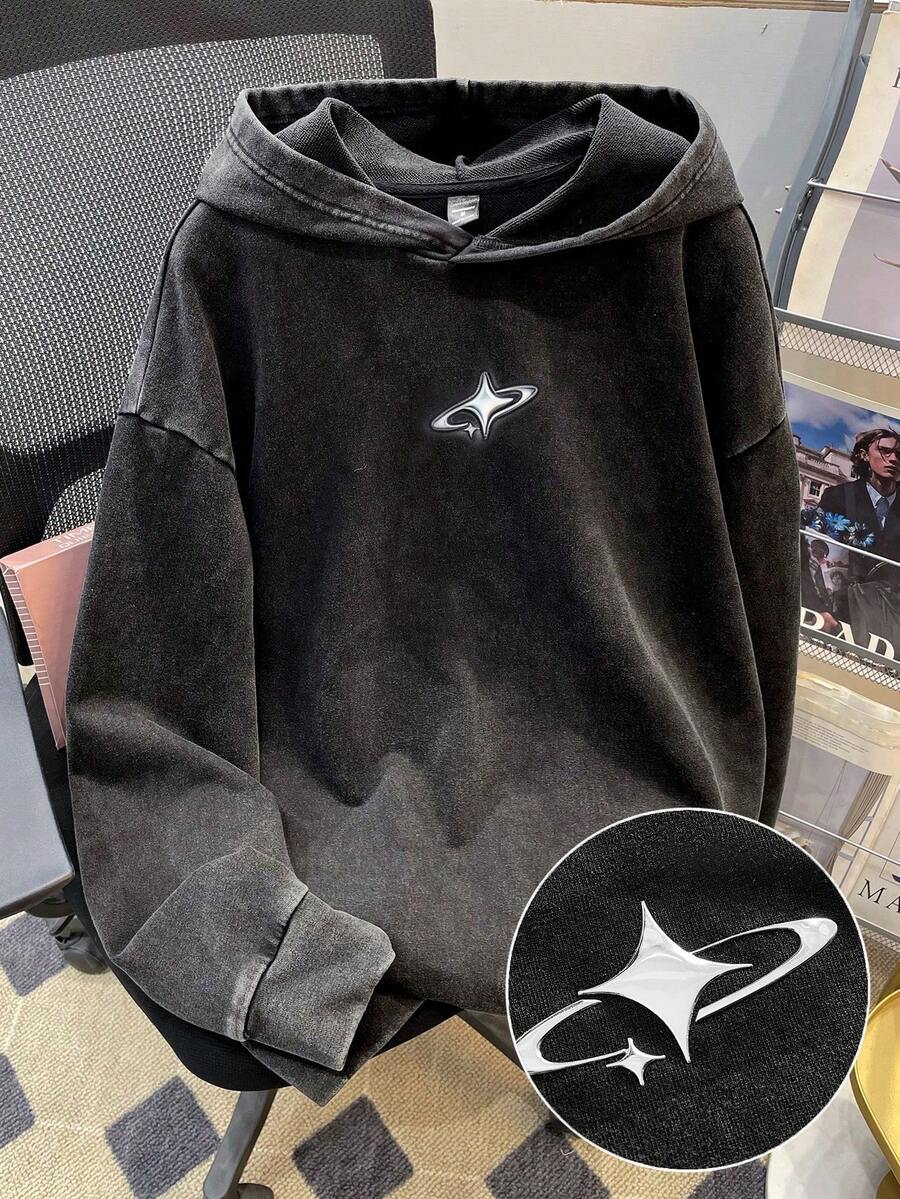 Manfinity Hypemode Áo hoodie dáng rộng màu đen tối giản, chất liệu kim loại, họa tiết ngôi sao và mặt trăng, logo nhỏ, đã qua xử lý giặt, thích hợp cho các buổi đi chơi, đi học, ở nhà và làm quà tặng cho bạn bè. Áo hoodie ngôi sao dành cho nam, phong cách Y2K, áo hoodie nam thường ngày. - màu đen - Xem 1