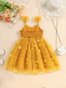 SHEIN Glamorique Kids Cute Yellow Young Girls Short Cami Dress With Embroidered Plants Pattern And Flared Hem Sleeveless Spaghetti Strap Design - Yellow - View 2
