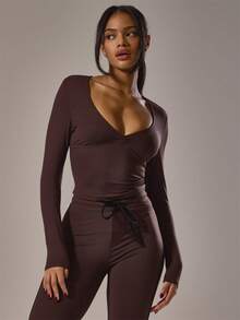 Musera Sport 运动V领修身长袖上衣，适合运动、健身、休闲等场合，春夏皆宜。 - 咖啡棕 - 查看 3