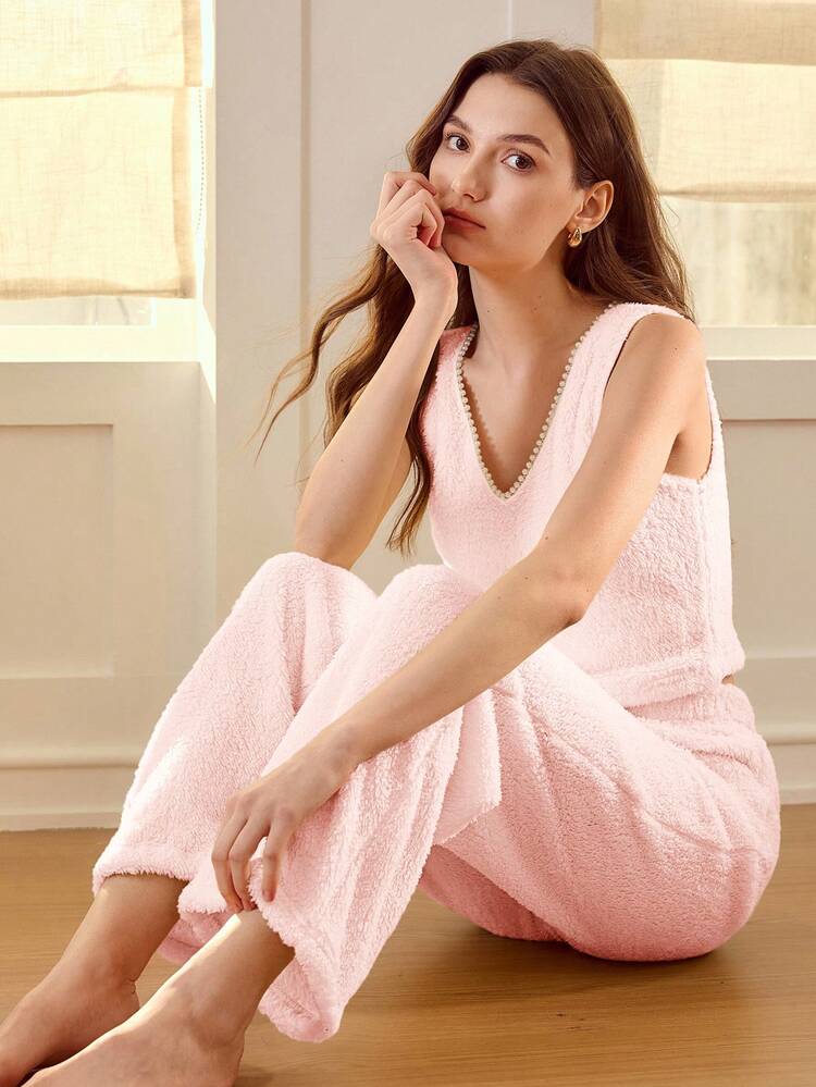 CONJUNTO DE PIJAMA MACIO COM CONTAS DE PÉROLAS FALSAS