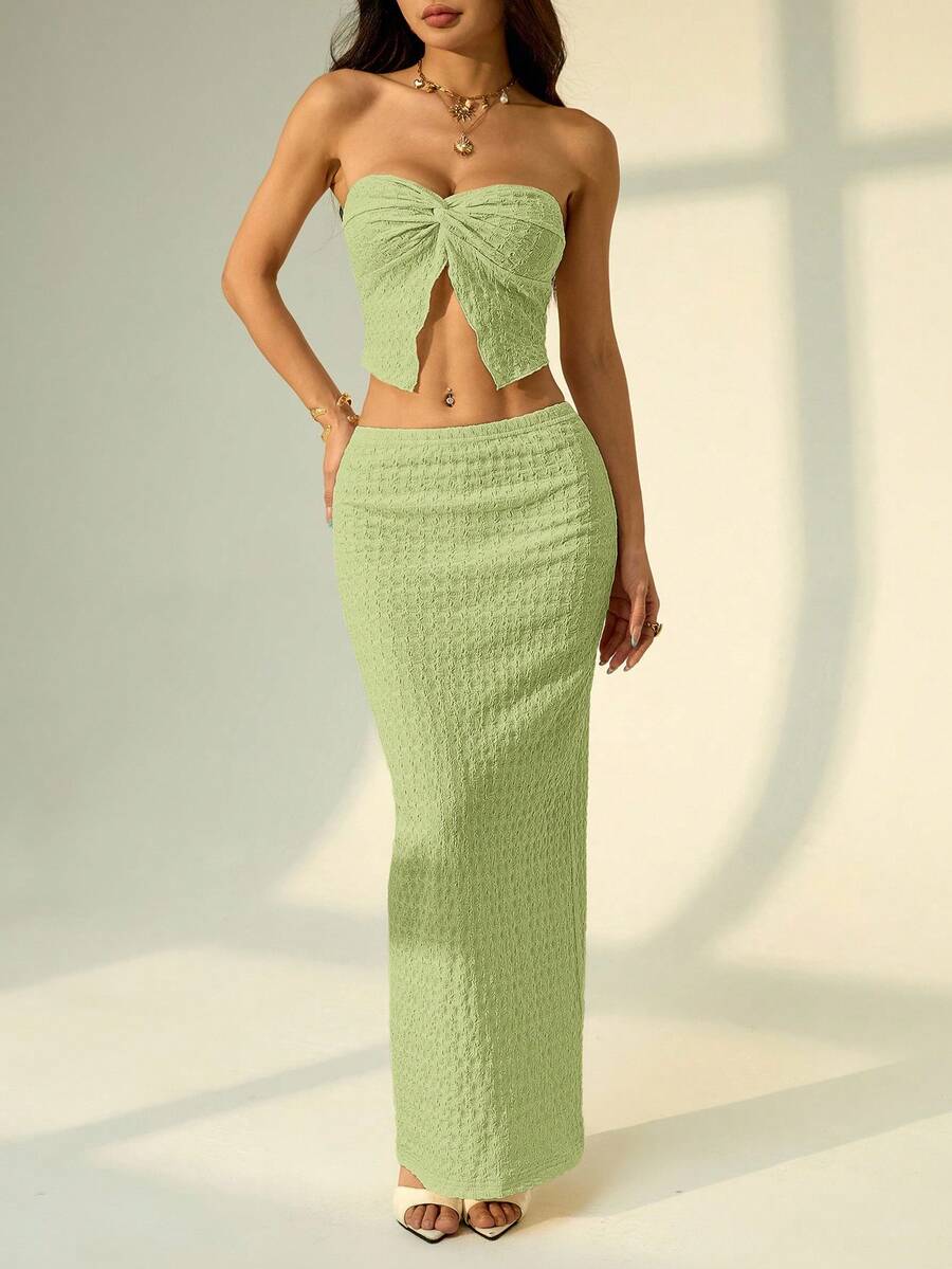 SHEIN PETITE Bộ áo ống và quần short dệt kim họa tiết màu be cho nữ, trang phục mùa xuân, trang phục lễ hội Rave, trang phục phương Tây cho nữ, trang phục đi biển cho nữ - màu xanh lá - Xem 1