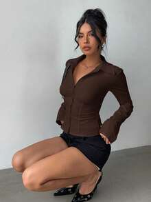 Aloruh 女士优雅棕色纯色褶皱腰身短袖/长袖衬衫，通勤、日常穿着、办公场合皆宜。 - 棕色 - 查看 4