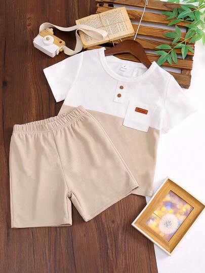 2pcs/Set Young Boy Casual Sports College Street Chic Cute Contrast Color T-Shirt + Shorts, Suitable For Daily Wear, School, Outings, Sports, Spring/Summer. Provides Multiple Matching Options For Little Boys, Increasing The Diversity Of Clothing Combinations. The Overall Design Is Simple And Generous, Comfortable And Fashionable To Wear. This T-Shirt Set Will Allow Little Boys To Feel Comfortable And Showcase A Casual Look. This Kids Outfit Combination Will Become A Practical And Fashionable Choice In The Wardrobe Of Little Boys.