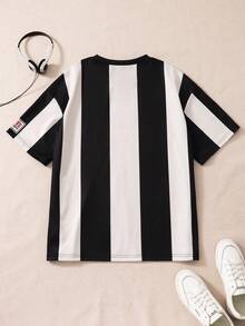 Casuvi Kids Retro amerikanisch urbaner lässiger Sport gestreiftes Kurzarm T-Shirt für Teenager Jungen, rotes "BLIIEVE" Englisch Text vorne, quadratisches Englisch Grafik auf linkem Ärmel, geeignet für urban, Campus, Wochenendtreffen, leichte Sportarten - Schwarz und Weiss - Übersicht 4