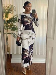 SHEIN Lady CURVE 春夏秋冬休闲优雅通勤复古波西米亚风婚礼海滩蓝色彩色花卉印花圆领喇叭形A字短袖大码连衣裙 - 彩色 - 查看 1