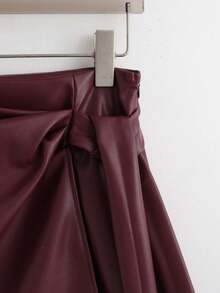 Franclia 优雅时尚短款褶裥可调节系带双层侧边隐形拉链PU皮酒红色女裙，秋冬款 - 酒紅色 - 查看 7