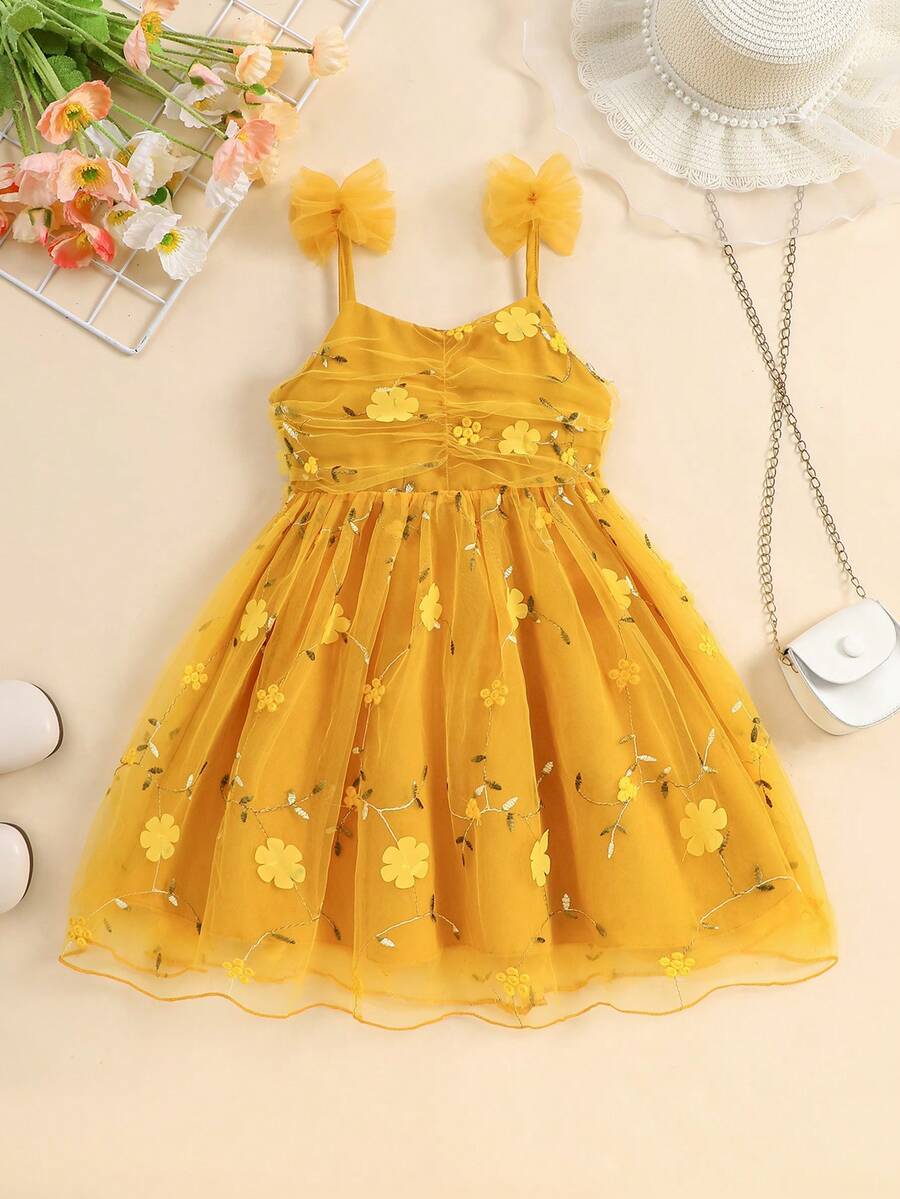 SHEIN Glamorique Kids Cute Yellow Young Girls Short Cami Dress With Embroidered Plants Pattern And Flared Hem Sleeveless Spaghetti Strap Design - Yellow - View 1