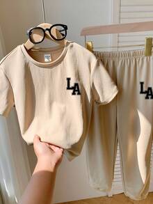 SHEIN 2pcs/Set Young Boys Casual Comfortable Versatile Printed Short Sleeve T-Shirt And Long Pants Set - Khaki - View 5