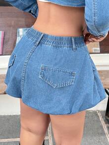 SHEIN EZwear Minifalda de mezclilla con bolsillos, bajo con efecto globo y parches, estilo casual y urbano, adecuada para el uso diario - Lavado ligero - Ver 2