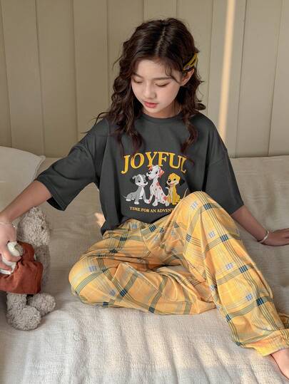 Dazy Kids 少女标语卡通狗印花圆领T恤和格子裤睡衣套装（春季款）