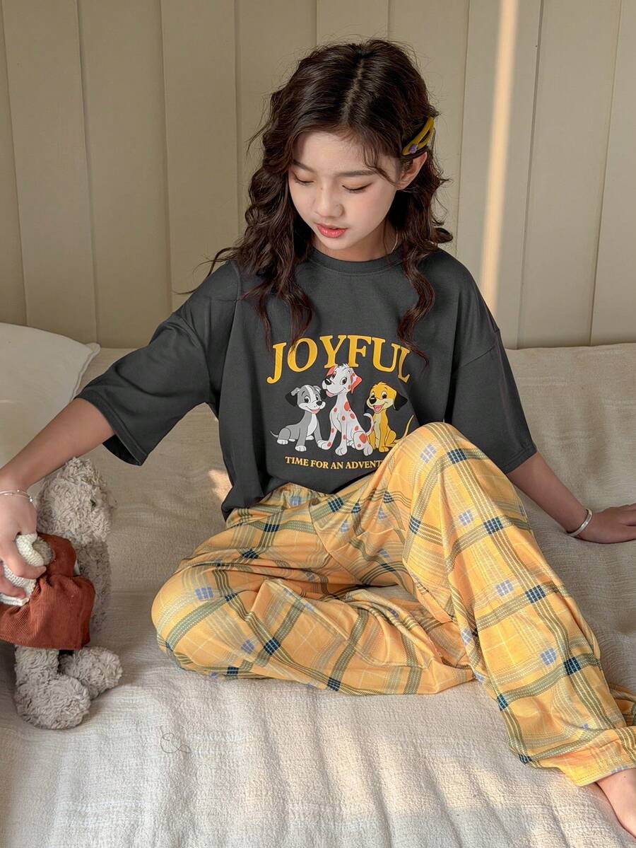 Dazy Kids 少女标语卡通狗印花圆领T恤和格子裤睡衣套装（春季款） - 深灰色 - 查看 1