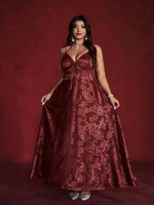 Viva Relle Vestido de tirantes con estampado floral diminuto para tallas grandes, vestido largo elegante y ajustado para una dama grácil - Color caoba - Ver 2