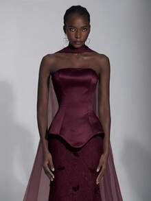 Elitara 优雅奢华的白色蝴蝶提花蕾丝拼布缎面露肩褶皱美人鱼连衣裙，带荷叶边，适合婚礼、新娘礼服、正式场合 - 紫紅色 - 查看 8