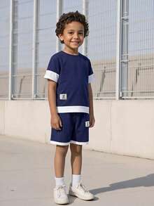 SHEIN 2件套男童字母拼接圆领短袖短裤套装，带贴布，适合夏季度假、旅行、休闲、日光浴 - 寶藍色 - 查看 4