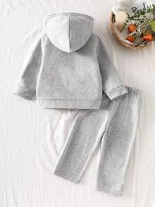 SHEIN Conjunto de 2 piezas de sudadera con capucha y pantalones rosados con bordado, suaves y cómodos para bebé niña, para otoño/invierno - Gris - Ver 2