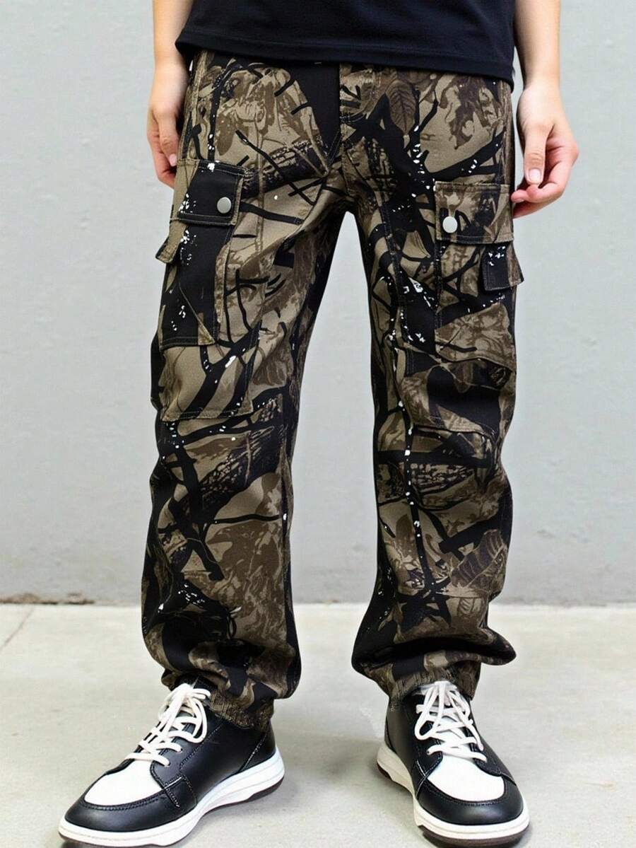 男童时尚迷彩印花牛仔裤，适合所有季节，休闲校园穿着，松紧腰带，工装口袋，宽松版型牛仔裤 - 卡其色 - 查看 1