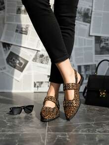 Balerinas rojas de charol para mujer con ojales a la moda, punta puntiaguda, con hebilla en el tobillo y suela antideslizante, ideal para looks casuales o de oficina. - Leopardo - Ver 1