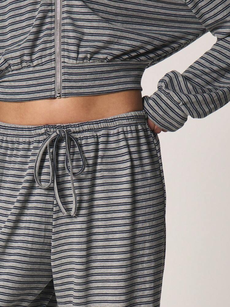 MISSGUIDED Conjunto de Duas Peças Combinando com Top Cropped com Zíper e Capuz Listrado e Calça Pantalona com Cordão