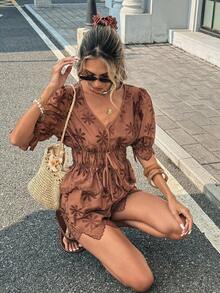 SHEIN Frenchy 女士V领花卉刺绣图案腰带褶皱不对称下摆短袖上衣和短裤休闲通勤套装 - 咖啡棕 - 查看 7