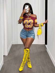 SHEIN BamGlam 性感休闲斜肩单袖数码印花英文T恤 - 紅色 - 查看 5