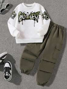 2 件套小男孩白色圆领长袖运动衫和绿色工装裤，街头涂鸦脸时尚装，适合所有季节 - 白色 - 查看 1