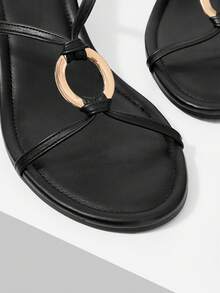 Mnmlis 魅力金属扣5厘米高跟女凉鞋鳄鱼皮人字拖女式坡跟假日拖鞋情人节 - 黑色(金屬) - 查看 5