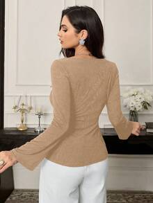 Modelyn Kaos Wanita Lengan Panjang Kerah Asimetris Elegan dengan Dekorasi Bunga 3D, Kaos Grafis Musim Semi dan Gugur untuk Wanita - Khaki - View 2
