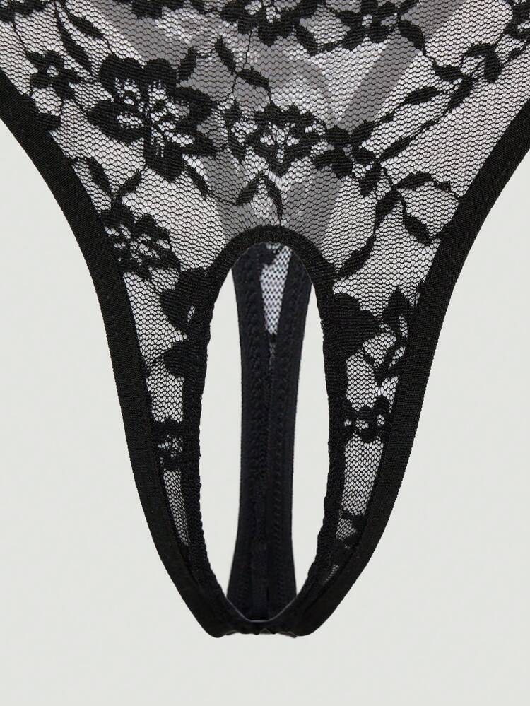 MISSGUIDED Delicate Floral Lace Crotchless Panties With Scalloped Edge Trim And Sheer Mesh Panel Design For Intimate Occasions