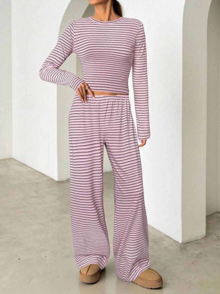 SHEIN Tall 女士休闲家居睡衣套装，包含条纹圆领长袖T恤和宽松条纹直筒裤，适合日常穿着、运动、春夏/夏季、返校季穿着。棕色条纹两件套，条纹家居服套装，条纹两件套家居服套装。