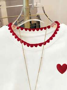 Resyla 女士图案T恤，夏季新款，白色底，饰以红色爱心和犬牙刺绣，适合户外、街头风、休闲、约会等场合，女士短袖T恤 - 白色 - 查看 3