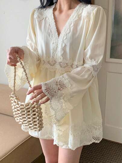 DAZY Women's V-Neck Lace Patchwork A-Line Smock Blouse, Vacation Style Long Sleeve