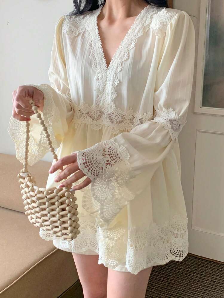 Women's V-Neck Lace Patchwork A-Line Smock Blouse, Vacation Style Long Sleeve