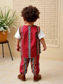 3件套幼儿男童阿拉伯风格灯笼印花短袖T恤、几何图案背心和裤子，休闲套装，适合中东节日穿着 - 紅色 - 查看 2