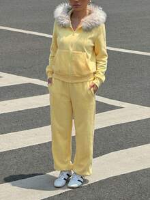 Muchica Bộ đồ nữ gồm áo nỉ dài tay có mũ, khóa kéo phía trước và quần ống rộng, kiểu dáng thường ngày, gồm 2 món. - Màu vàng - Xem 4