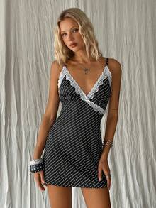 TRNVIE 1 chiếc đầm mini dáng chữ A xòe rộng, cổ chữ V, dây mảnh, thun co giãn, chất liệu dệt kim, dành cho nữ, thích hợp mặc đi làm, dự tiệc cưới, các dịp lễ. - Đen và trắng - Xem 3