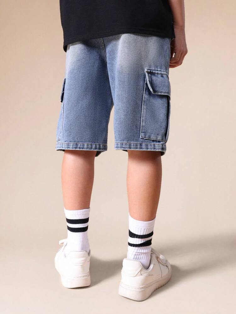 여러 개의 포켓이 있는 데님 카고 버뮤다 반바지