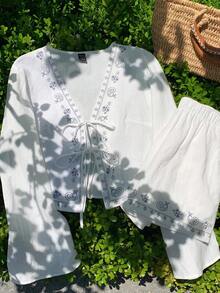 SHEIN 2pcs Tween Girls Casual White Textured T-Shirt Top + Shorts Set, Detachable Bow Tie Design, Blue & White Chinoiserie Print - White - View 4