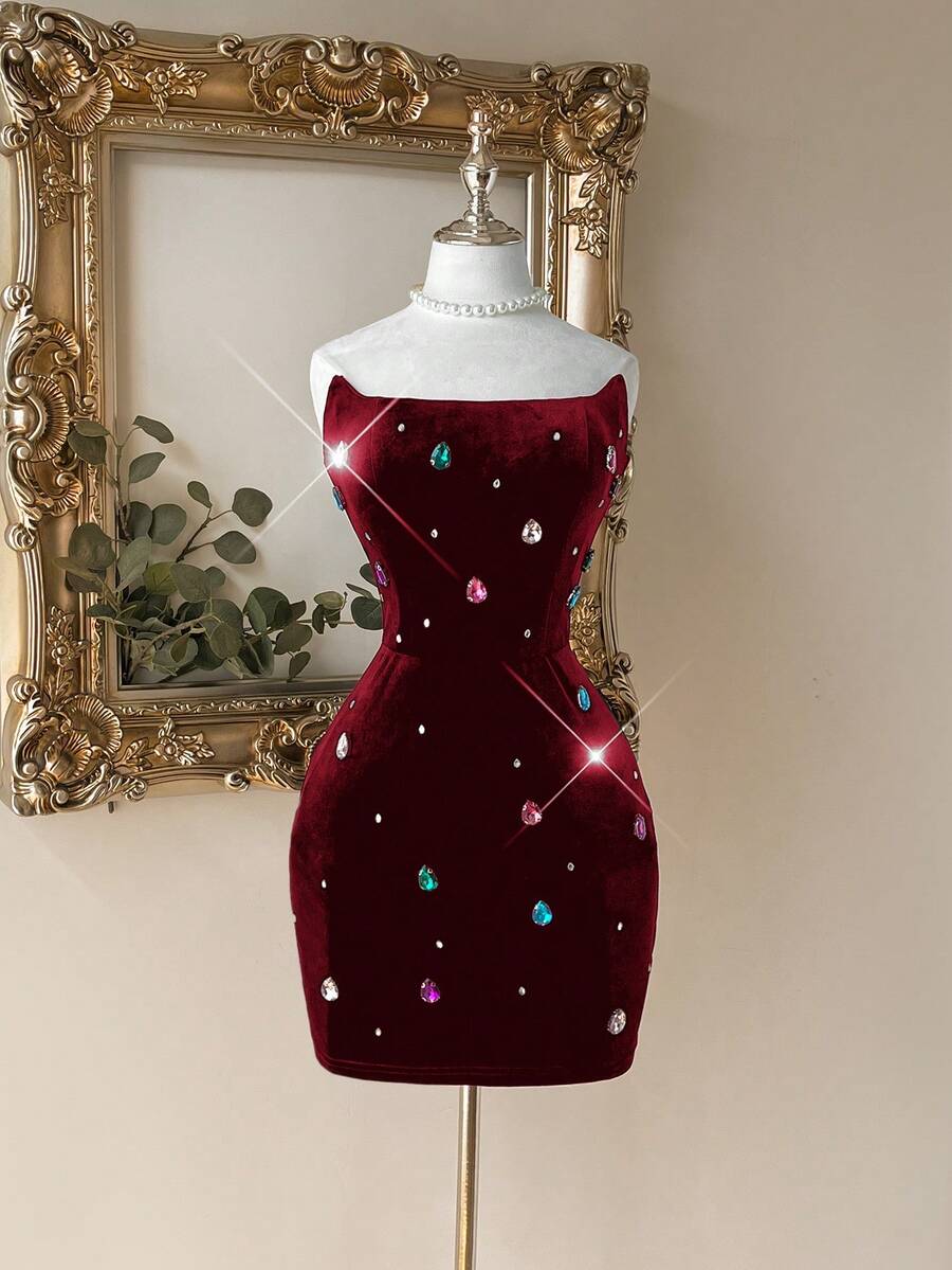 Lovelzi 优雅奢华黑色天鹅绒手工珠宝装饰船领修身短款派对连衣裙 - 紫紅色 - 查看 1