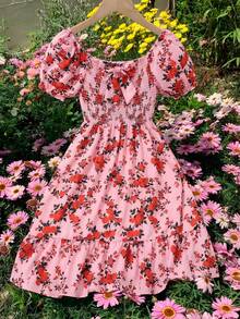 SHEIN Sparklyn Váy 1 mảnh mùa hè thanh lịch và ngọt ngào dành cho bé gái tuổi teen, họa tiết hoa màu hồng hở vai, có chi tiết nơ 3D, tay bồng, tay ngắn, dáng dài vừa phải, định hình vòng eo, hoàn hảo cho các bữa tiệc trong vườn, trang phục hàng ngày, mua sắm, v.v. - Đỏ - Xem 9