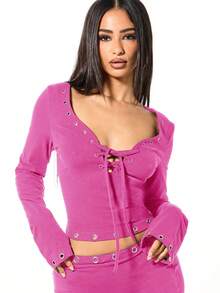 SUMWON WOMEN Áo croptop tay dài, buộc dây phía trước, có chi tiết khoen cài. - Màu Hồng Tươi - Xem 4