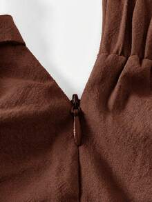 SHEIN Essnce Quần short nữ màu trơn, kiểu dáng bất đối xứng, thắt nút, thích hợp mặc mùa hè, gồm 2 chiếc váy và quần short, quần short nơ, quần short vải lanh cho nữ. - màu nâu - Xem 3