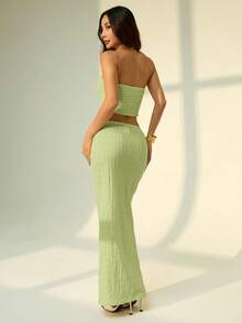 SHEIN PETITE Bộ áo ống và quần short dệt kim họa tiết màu be cho nữ, trang phục mùa xuân, trang phục lễ hội Rave, trang phục phương Tây cho nữ, trang phục đi biển cho nữ - màu xanh lá - Xem 2