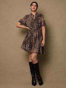 SHEIN VCAY 大码复古豹纹雪纺连衣裙，立领收腰+灯笼袖设计，性感优雅的早春短袖百搭A字迷你连衣裙，适合女性 - 棕色 - 查看 9